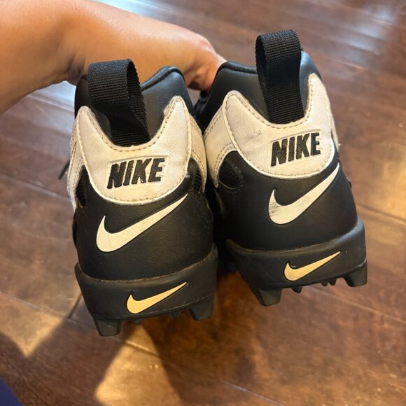 Nike Diamond Turf 93 TD football cleats